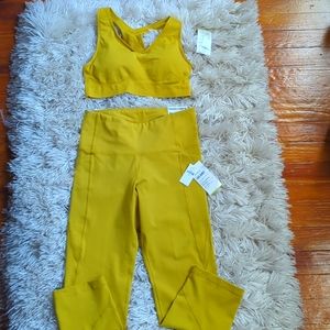 Old Navy Women's Active Elevate Leggings Crop High Rise & Light Support Bra/Top